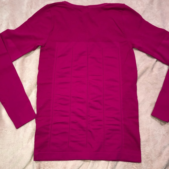 NWT Fabletics Delta L/S Top size Medium - Picture 4 of 8